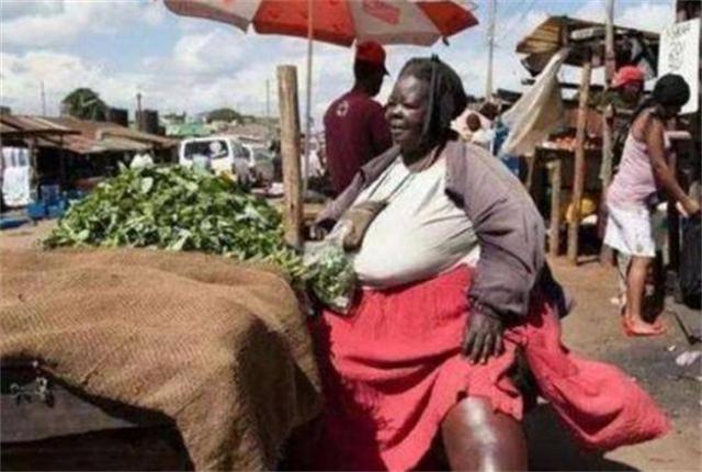 非洲有一体重300斤的“美女苏珊”,2000年,丈夫辞职在家陪妻子