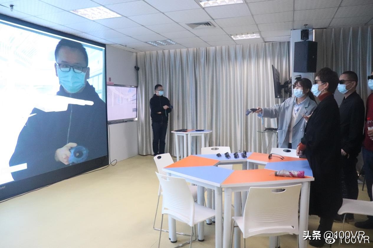 厦门市人社局走进凤凰创壹参观体验元宇宙最新技术