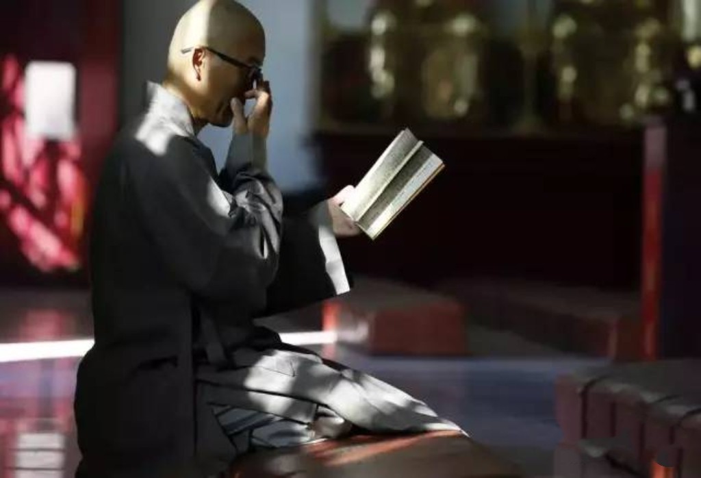 男人放弃千亿资产一心向佛,广东男子放弃百万年薪出家