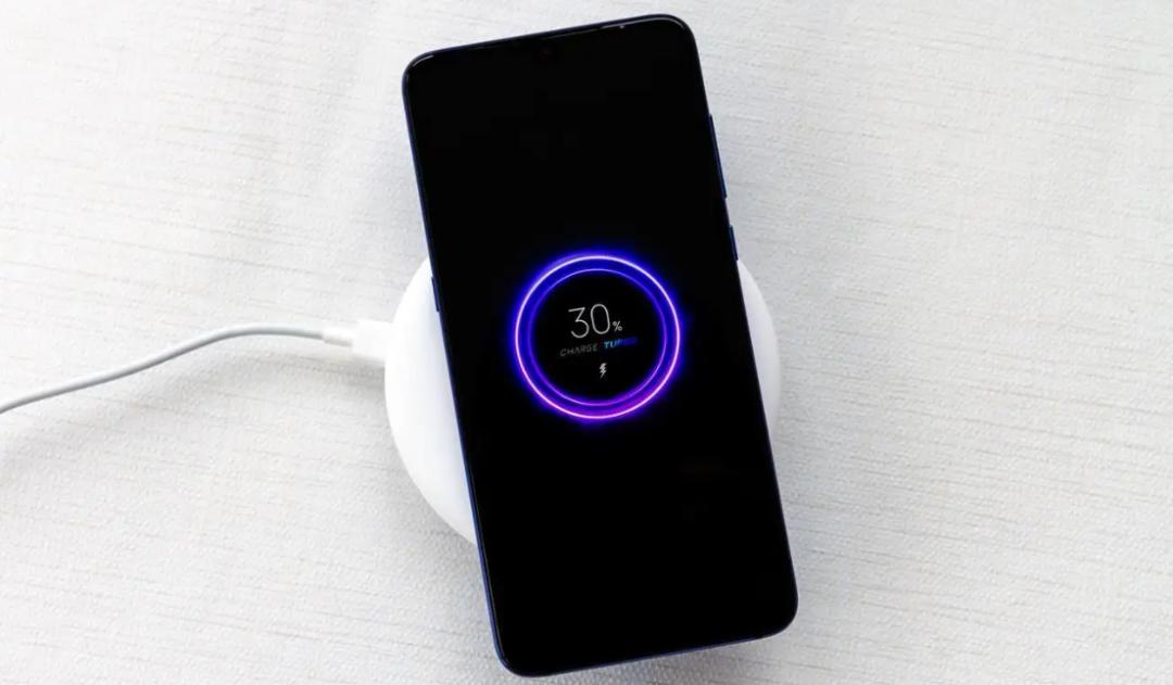 手机电池没电才充还是剩些电就充,手机电量没电再充好不好