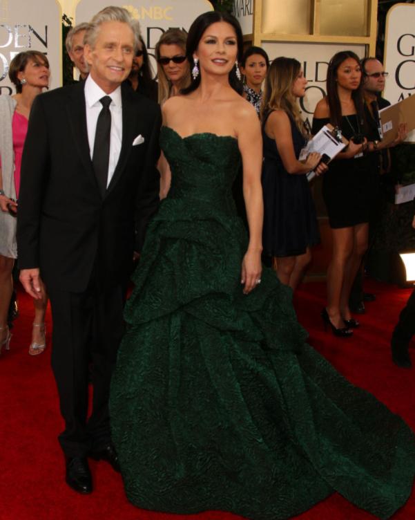 泽塔琼斯结婚照片,泽塔琼斯晒儿女合影