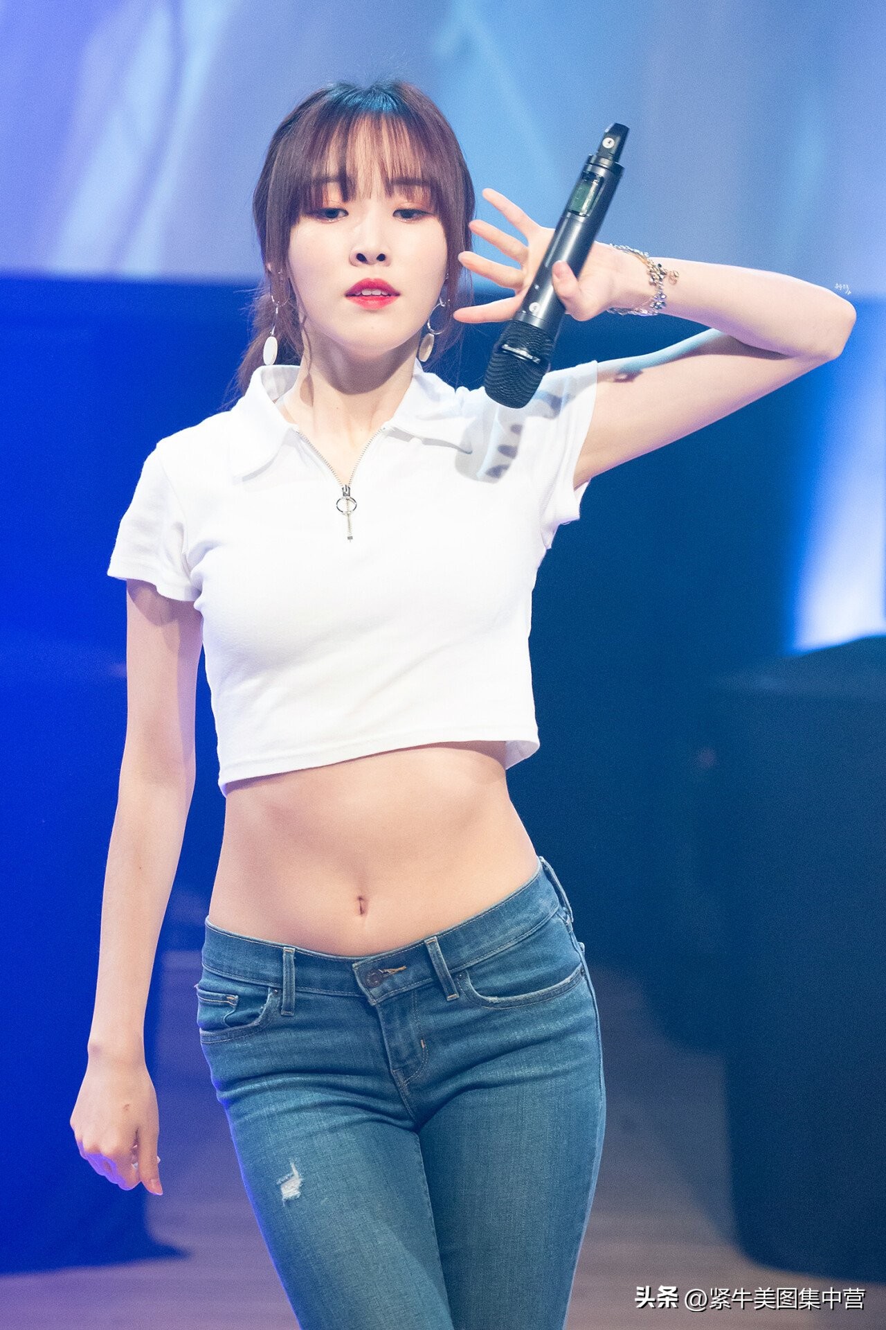 崔裕娜,Yuju紧身牛仔裤美图