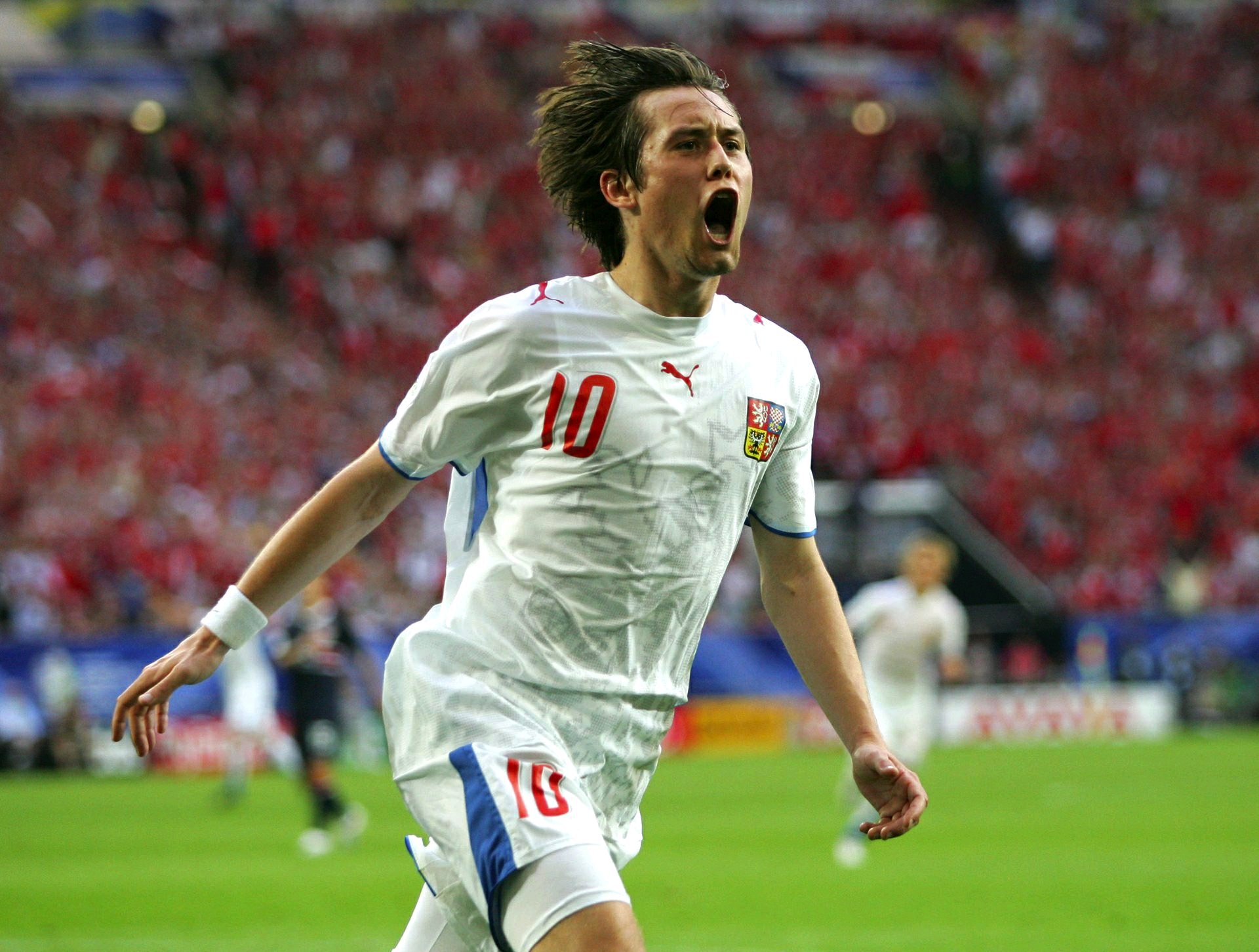 足球历史十大巨星排行有中国人吗,足球传奇巨星20年大排名