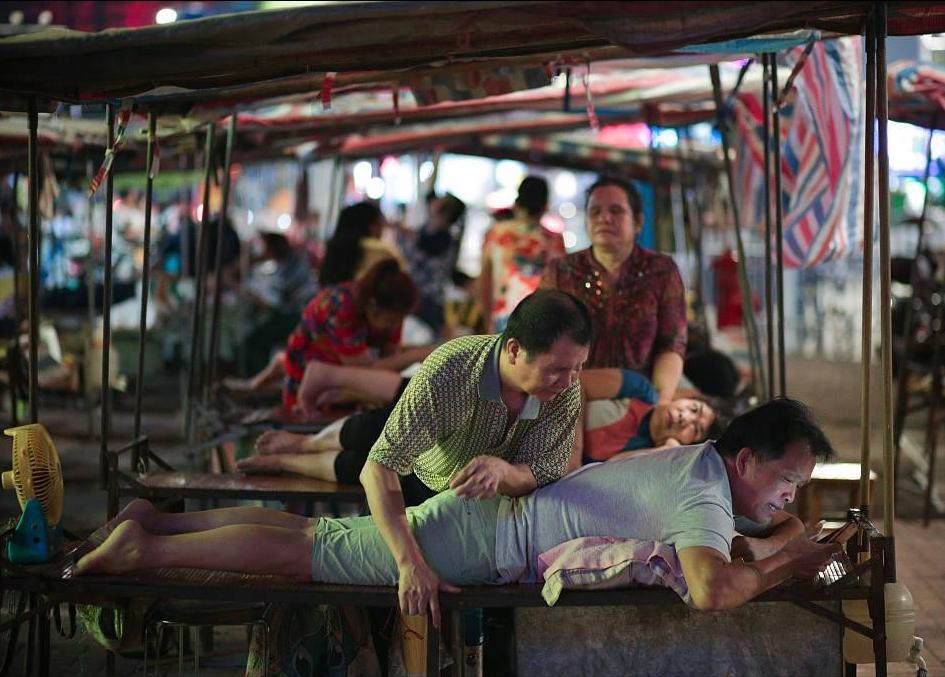 广西南宁盲人街头按摩,南宁盲人按摩街头