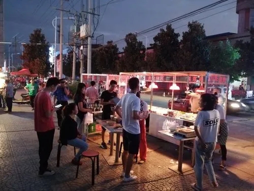 广东地摊卖炒粉一年收入多少,摆摊卖炒粉10元能挣多少