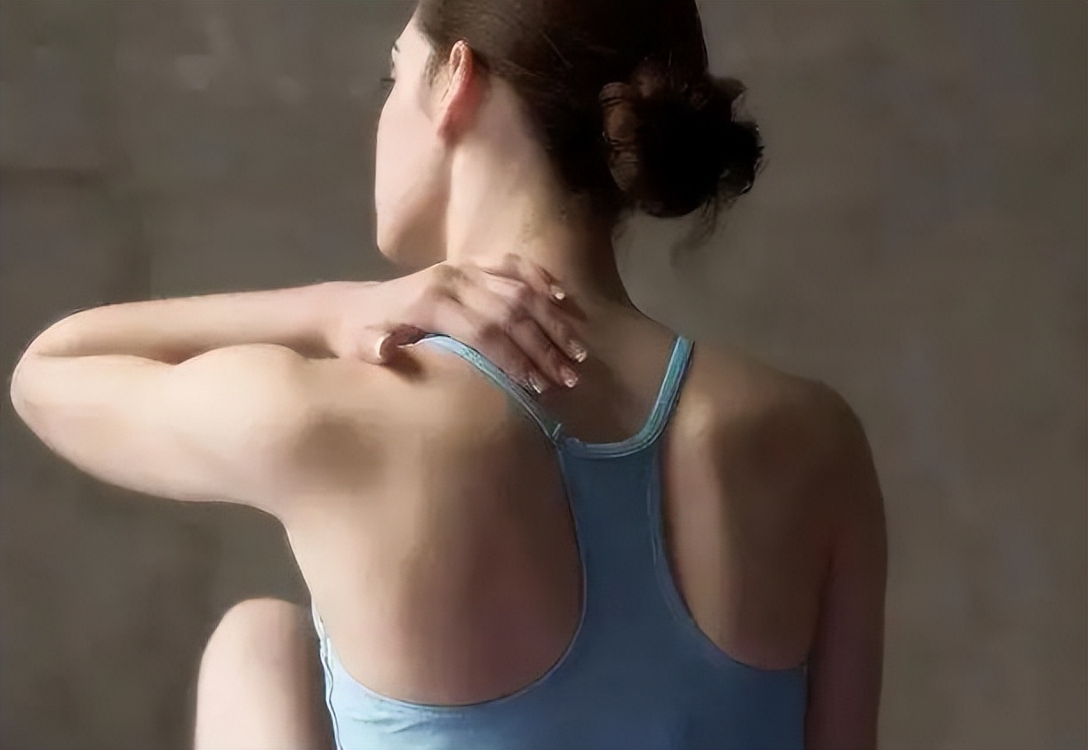 颈椎病引起的肩背痛怎么缓解,颈椎病肩背疼痛最有效的治疗方法