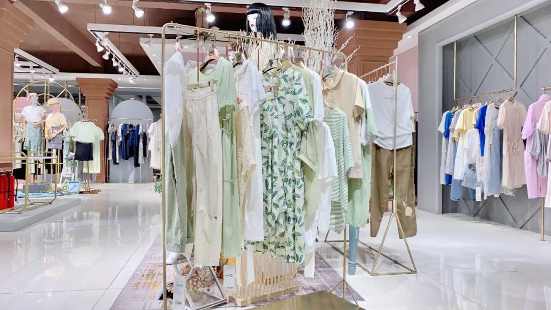 唯弋女装紫色,唯弋女装连衣裙专柜价格