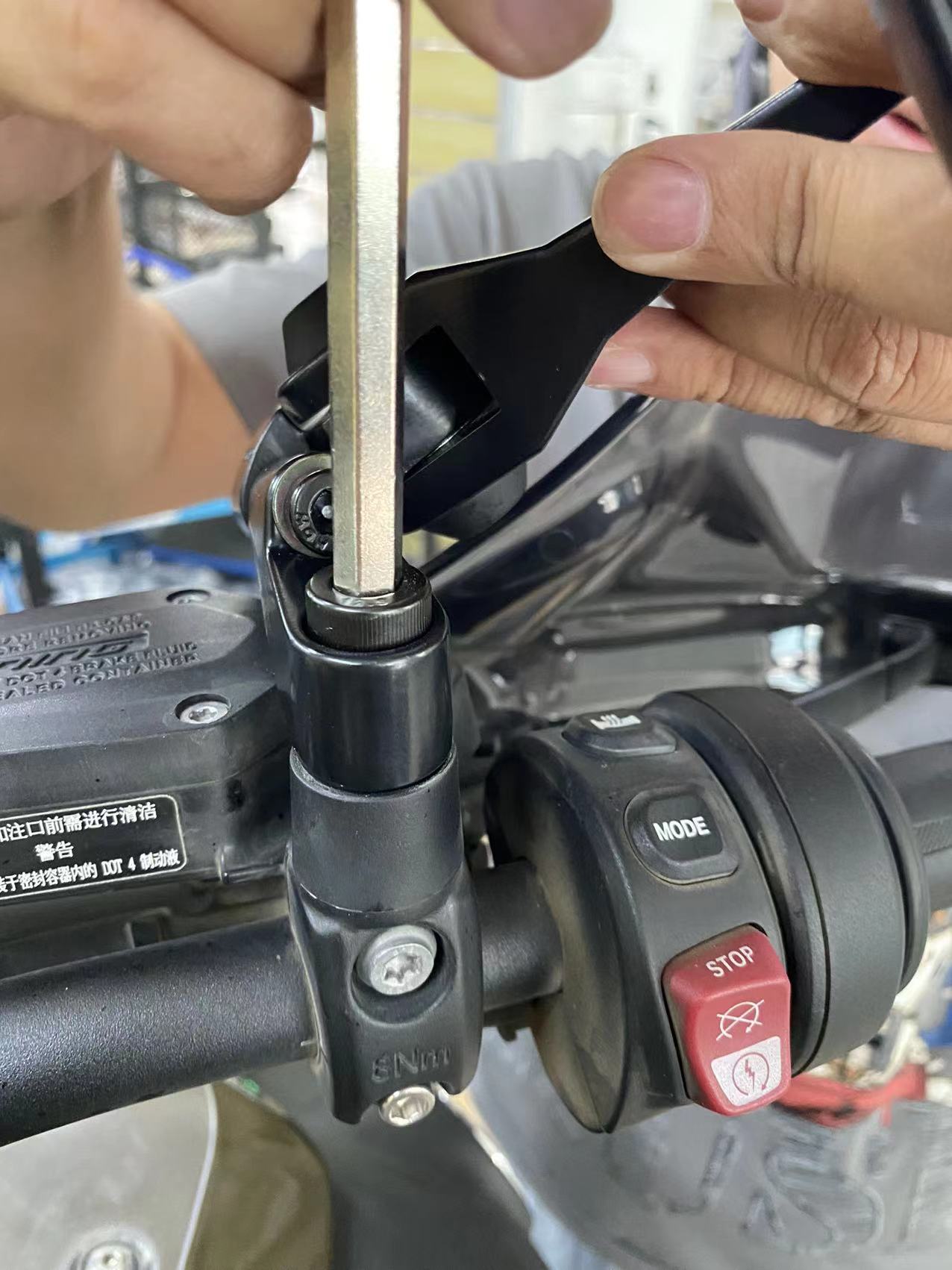 宝马1250adv四十周年纪念版反光镜,宝马1250adv反光镜拆卸