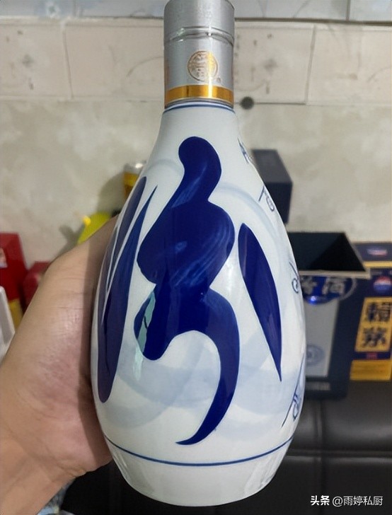 中秋白酒推荐200到300,中秋送酒200多一箱推荐