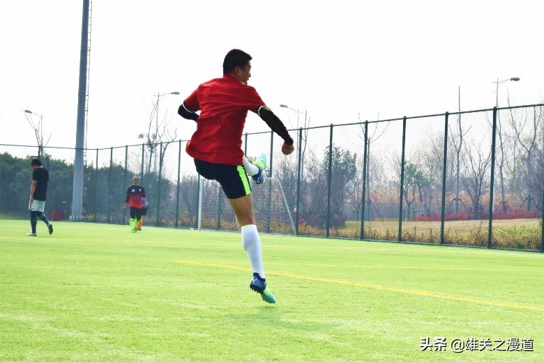 pumafuturez1.3小黑鞋,pumafuturez4.1mg足球鞋白橙