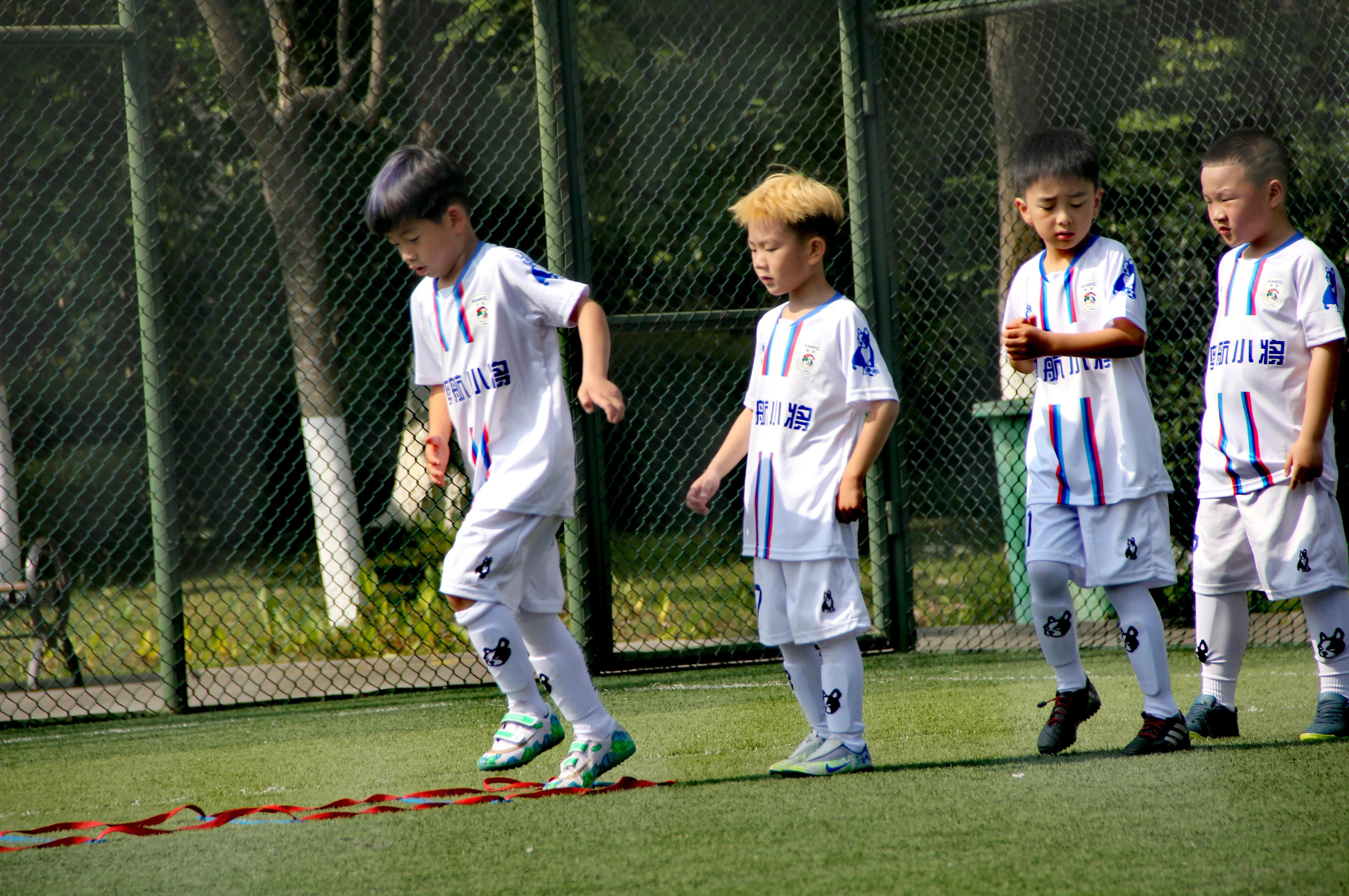 *光春**好春意浓南充奥航体育掀起春训高潮