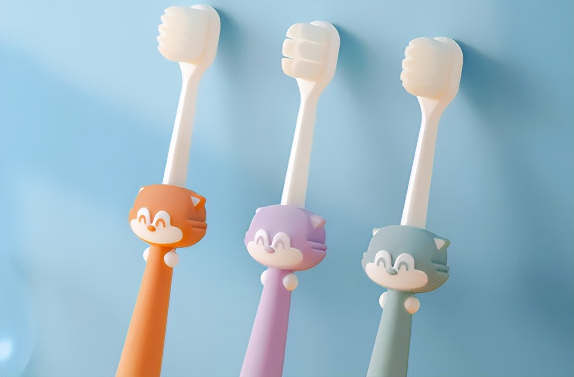 小孩子用什么牙刷刷牙比较好,多大可以用牙刷给孩子刷牙