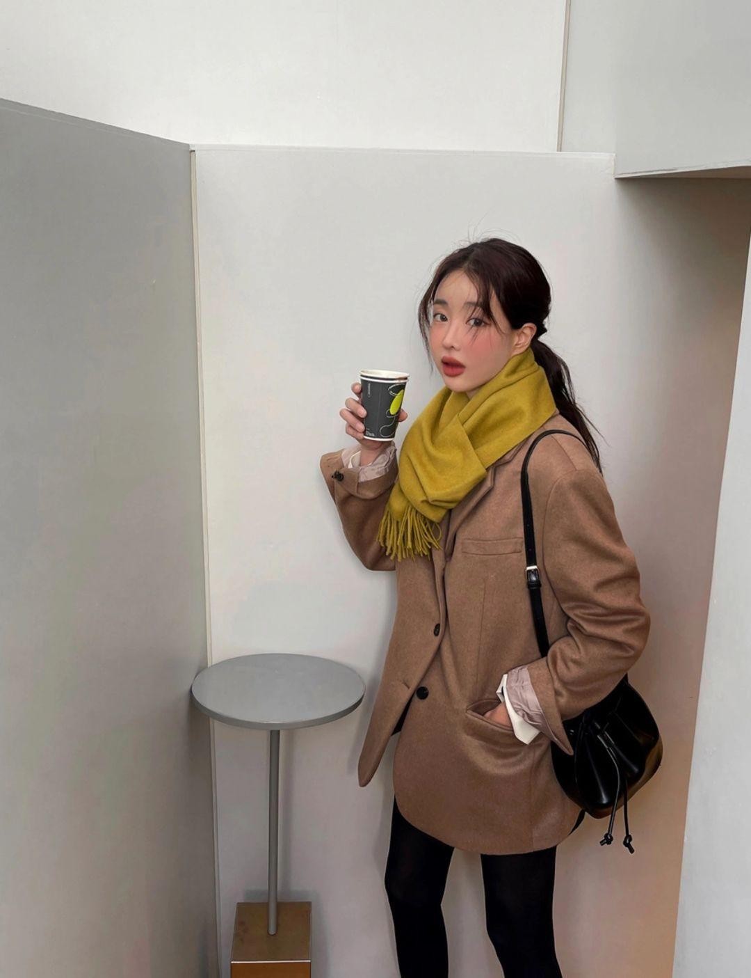 韩国流行戴羊毛围巾,韩国冬天穿搭围巾