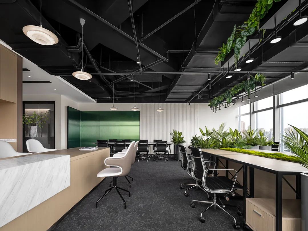 “打翻了”调色盘设计的办公室原来长这样！