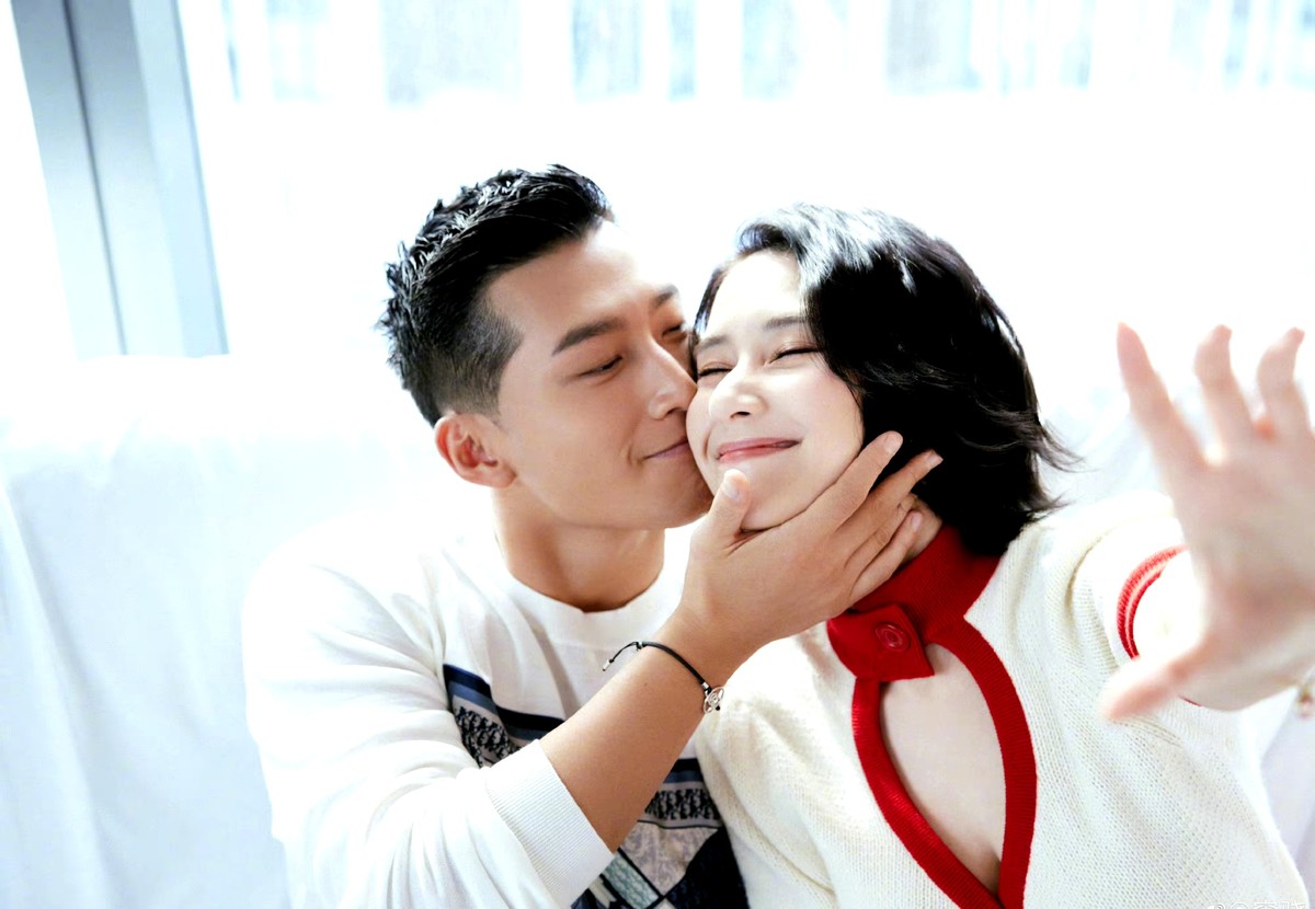 何超莲婚礼誓词曝光，感谢窦骁对自己的无限包容，要生一支足球队