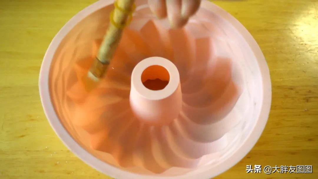 电饭煲做蛋糕怎么做才能蓬松好吃,最简单的蛋糕做法只需要一步