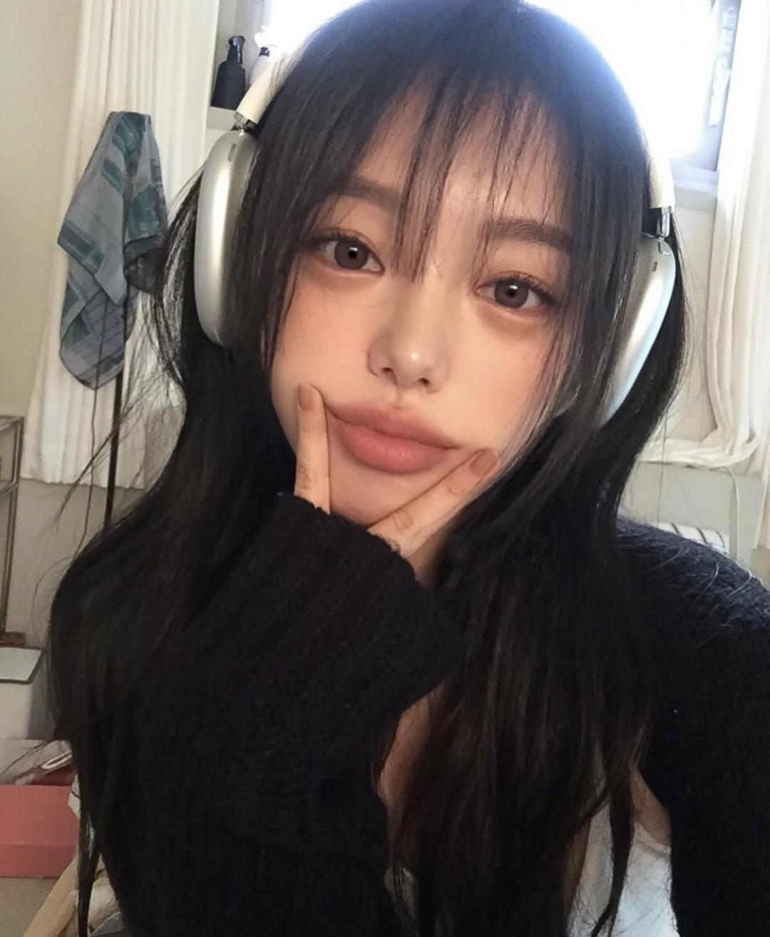 女生齐刘海和中分哪个更减龄,2021减龄最火发型齐刘海