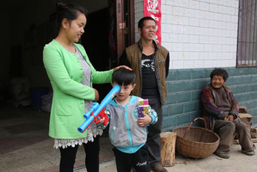 16年，岳父患癌岳母智障，入赘女婿打工挣20万盖新房，撑起一个家