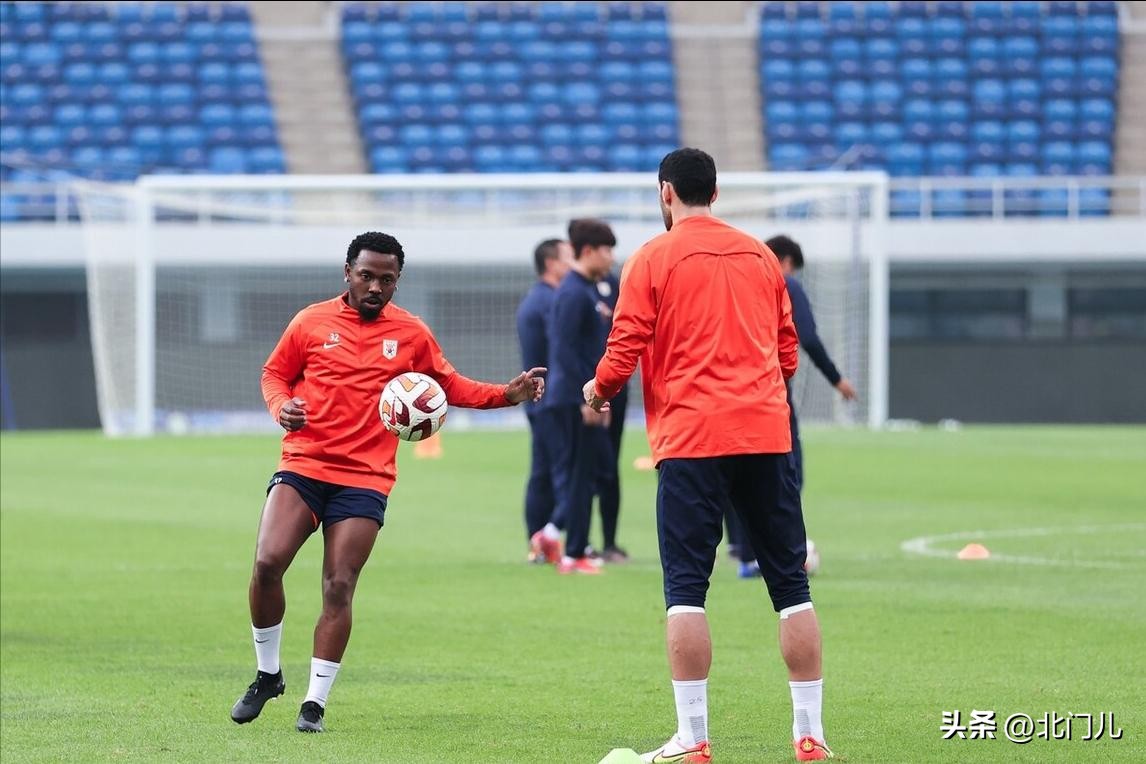 连胜第2天,泰山唯一失落球员曝光,仅踢26分钟下场,崔康熙不满