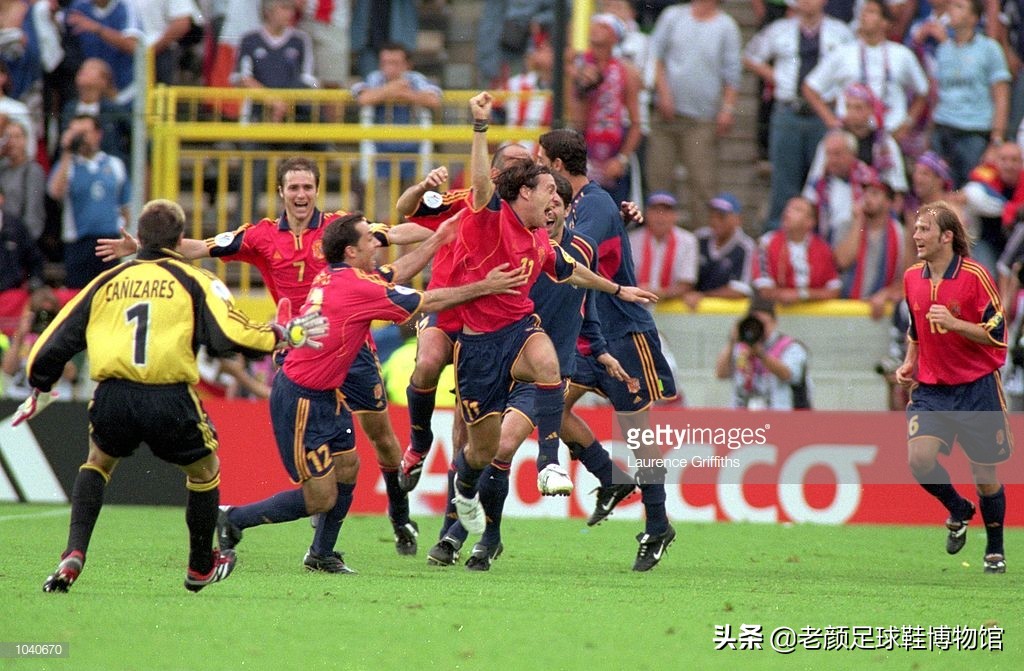 难道是卡尔美的错，被银河战舰坑惨的球员，为什么都穿joma球鞋