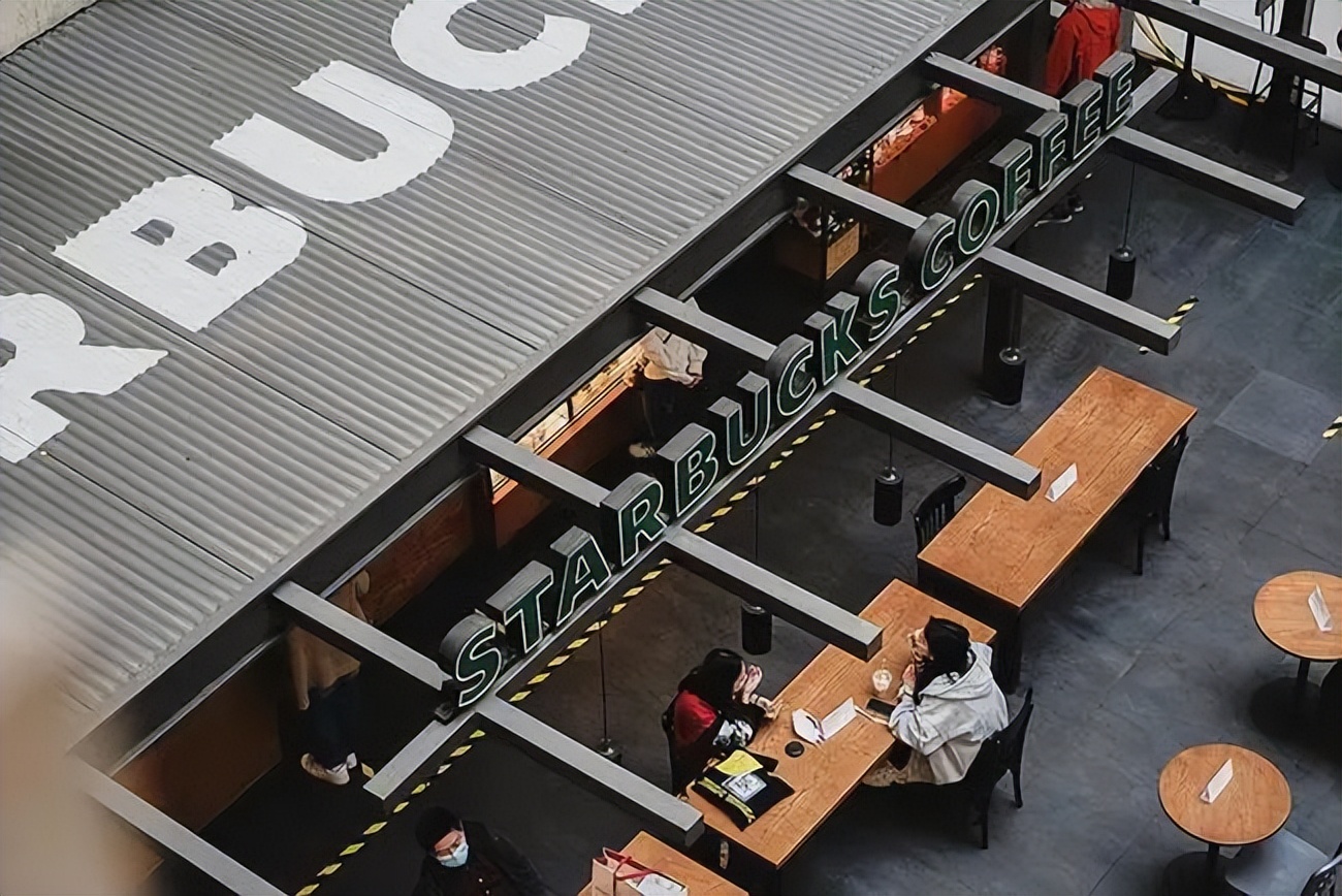 星巴克被推到转型的边缘,“第四空间”能否拯救咖啡龙头?
