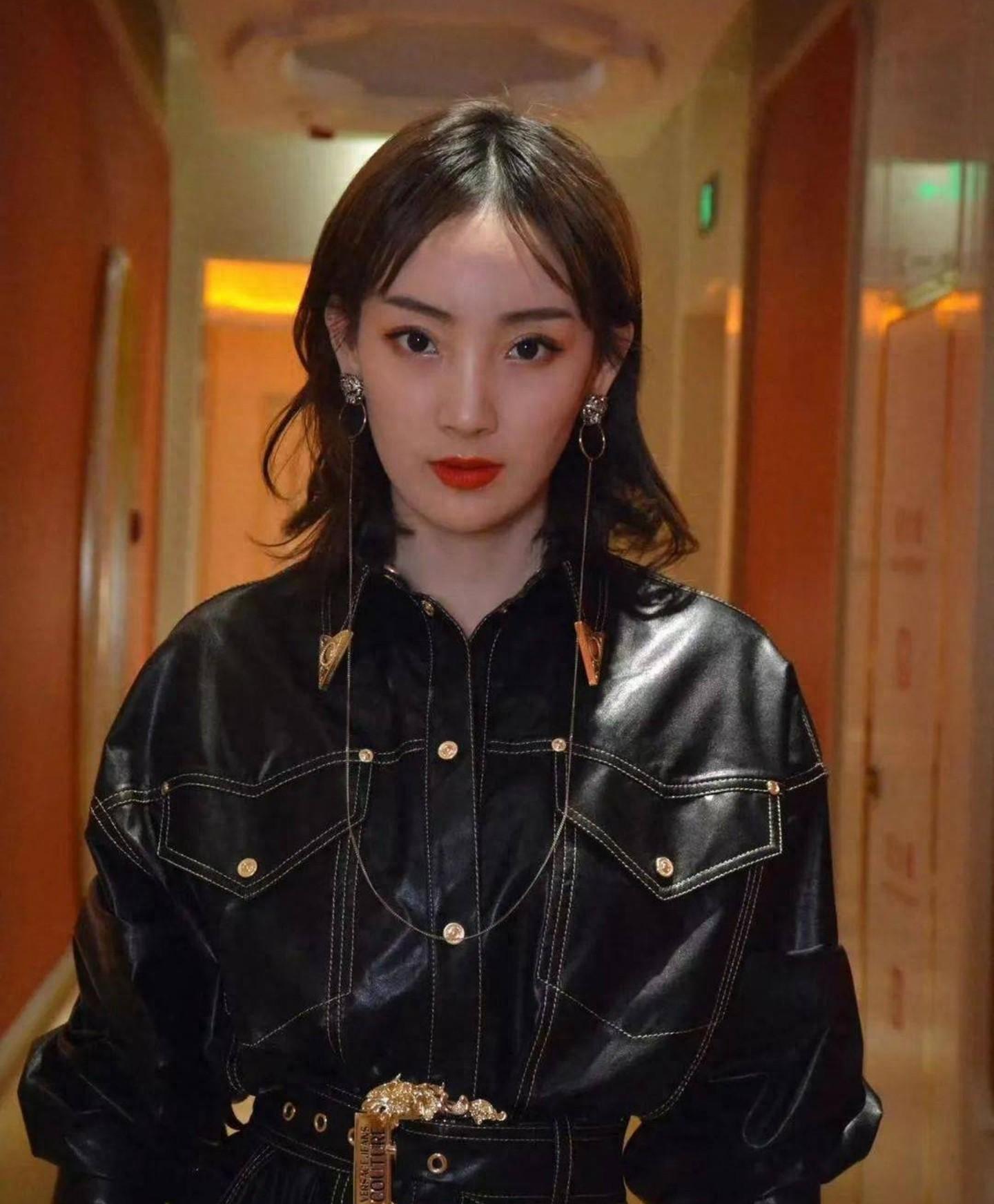 女主持人马卉直播时展示不雅照片事件持续发酵