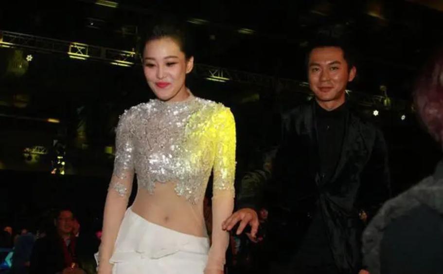 张馨予婚姻困境,张馨予与何捷结婚后宛如贤妻良母