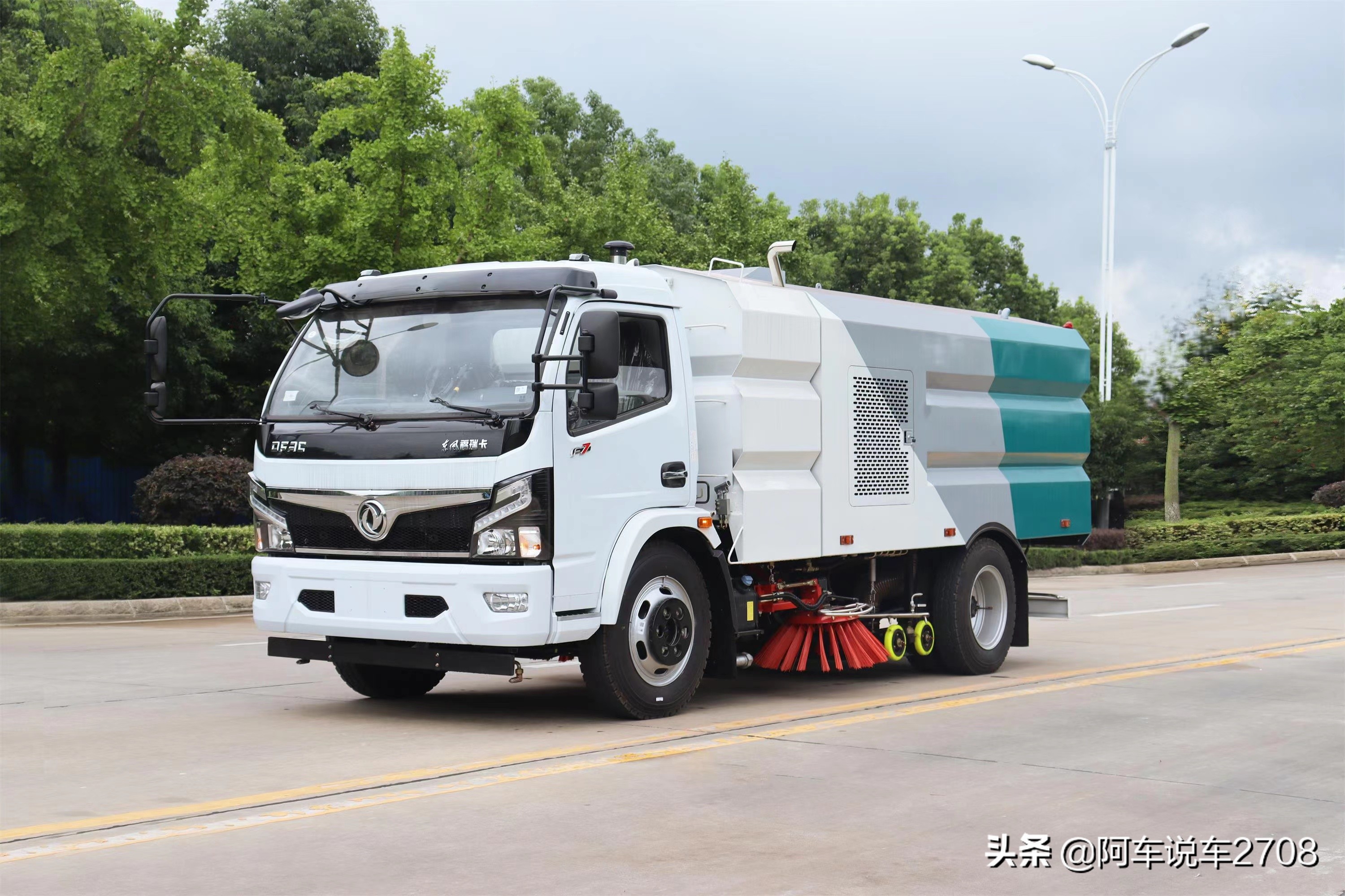 淮南洗扫车道路清扫车多少钱一台,东风道路清扫车报价