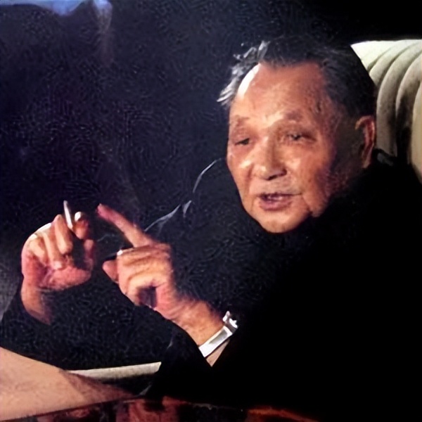 1982年，*小平邓**在谈判桌上对撒切尔霸气表态，撒切尔：残酷