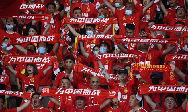 中国男足对阵韩国男足现场直播,现场直播中国男足对阵韩国的比赛