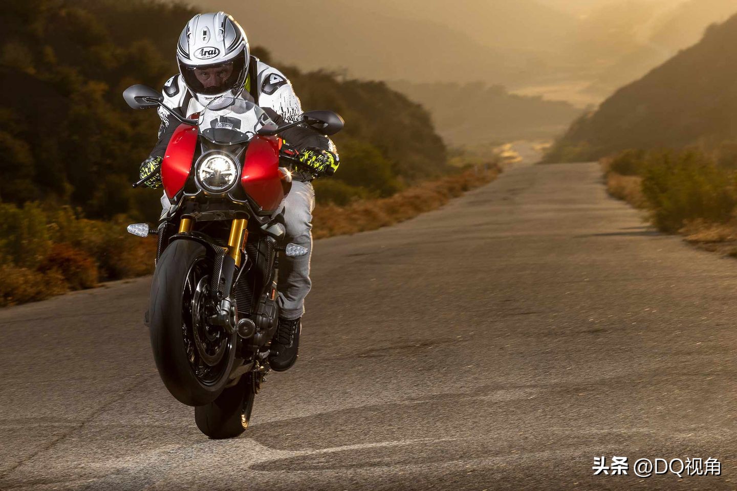 外媒评测2023年年度摩托车,外媒2022年度性能车型