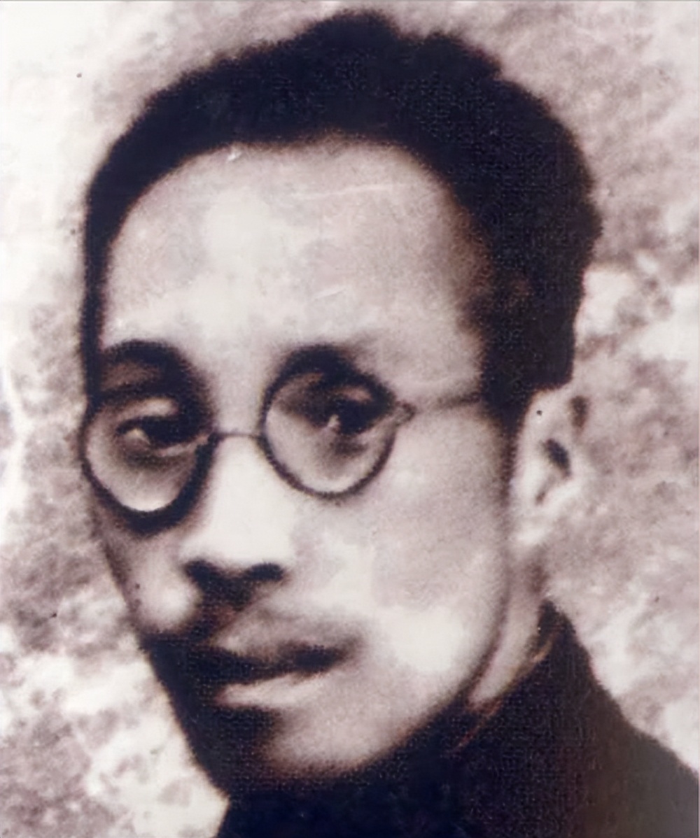 八宝山革命公墓一号与八十一号,八宝山革命公墓一号墓主人是谁