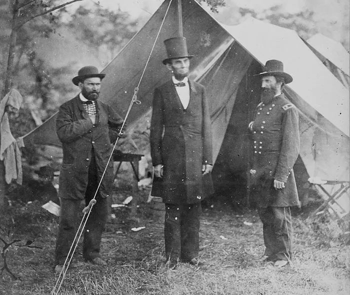 《荒野大镖客2》中“平克顿侦探社”的故事