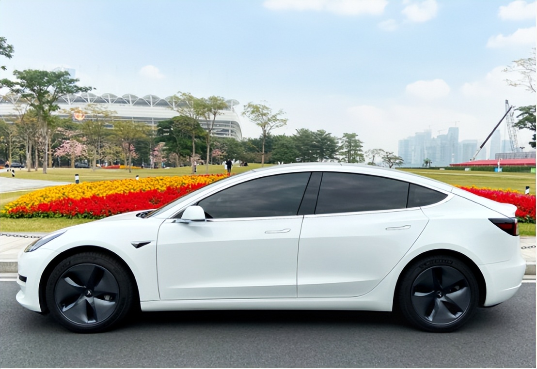 怎样选择汽车贴膜,汽车贴膜是量子膜还是陶瓷膜好