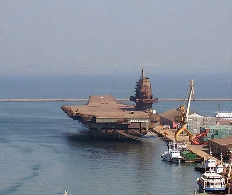 中国买过四艘航母，为何只有“瓦良格”被改造，其他三艘去哪了？