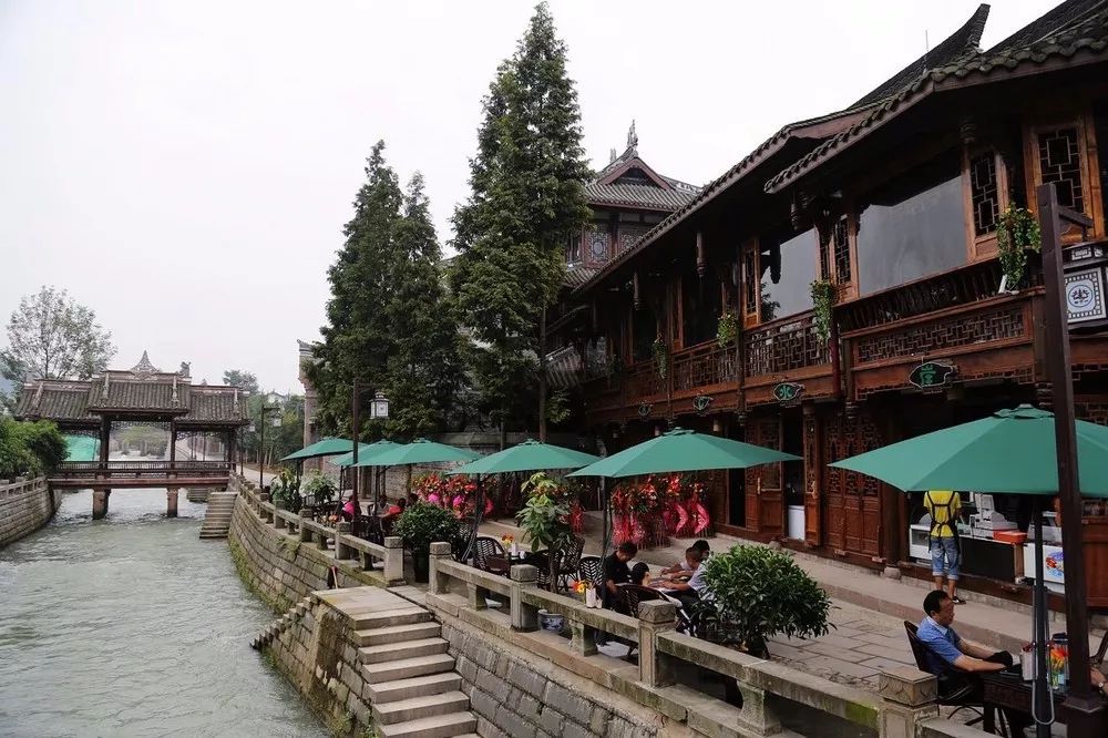 拜水都江堰问道青城山是诗词吗,拜水都江堰问道青城山完整版