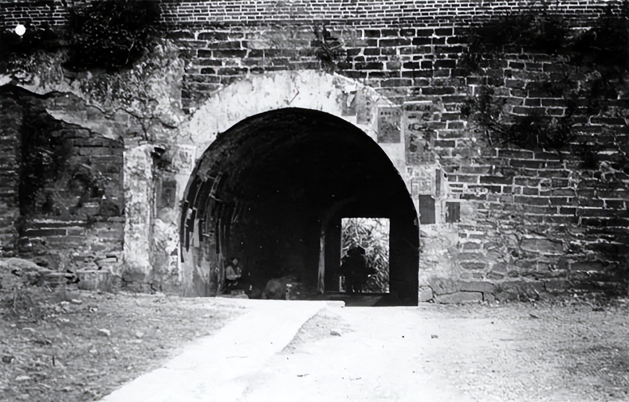 1947年，开国中将聂凤智抓到一个国军军长，陈毅元帅却下令放人