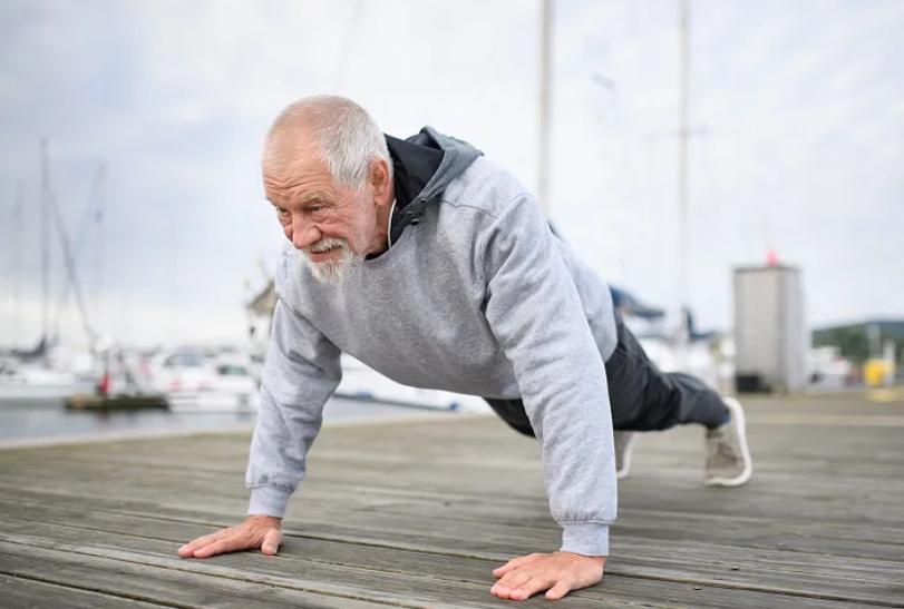 上了年纪进行夫妻生活，男女各有各的“难关”，注意这几点很关键