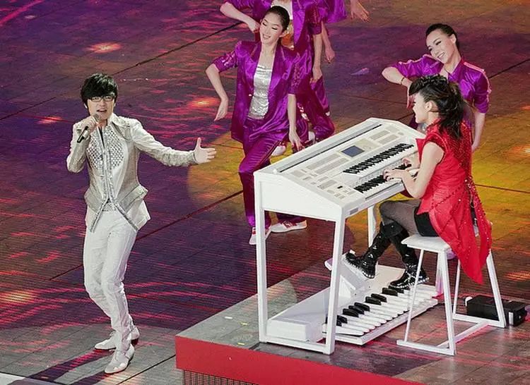 巴赫钢琴跨几度,巴赫钢琴评价