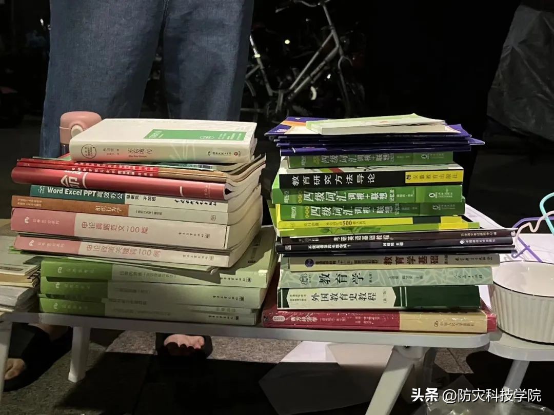 毕业季高校跳蚤市场火爆,大学毕业季活动跳蚤市场