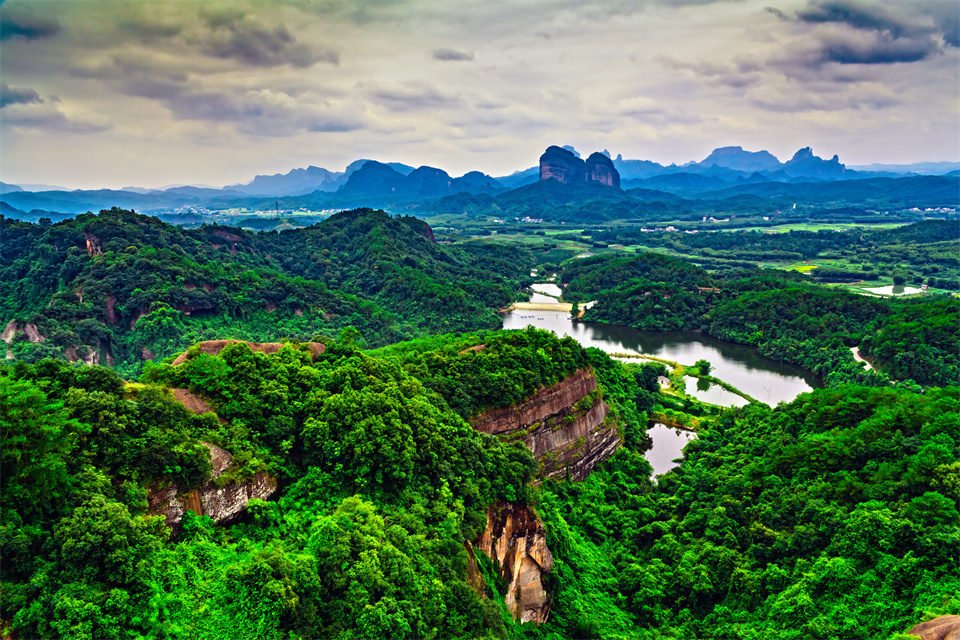 职场领导不重视你怎么办,职场中领导排挤你4个征兆