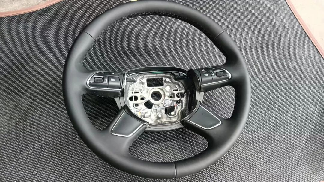 小伙100多万买宝马,小伙花了52万买了奥迪a8