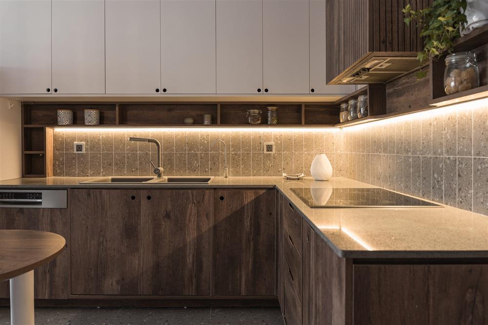 沙发不靠墙收纳柜,沙发收纳加电视背景墙收纳