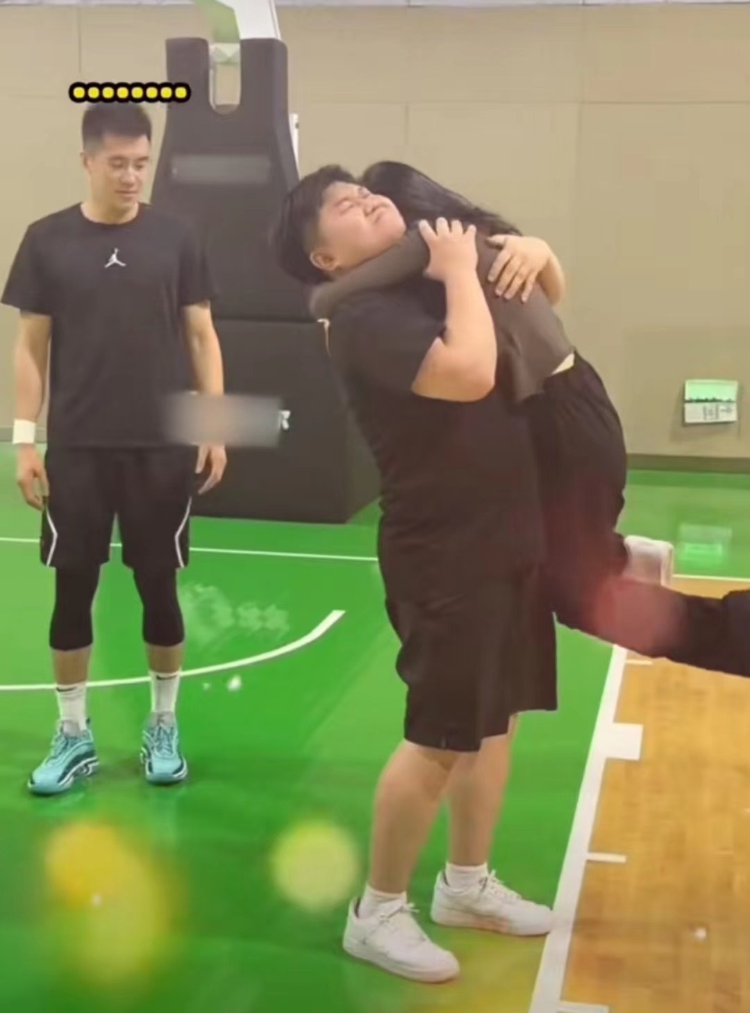 丛明晨安慰郭艾伦,丛明晨和郭艾伦现状