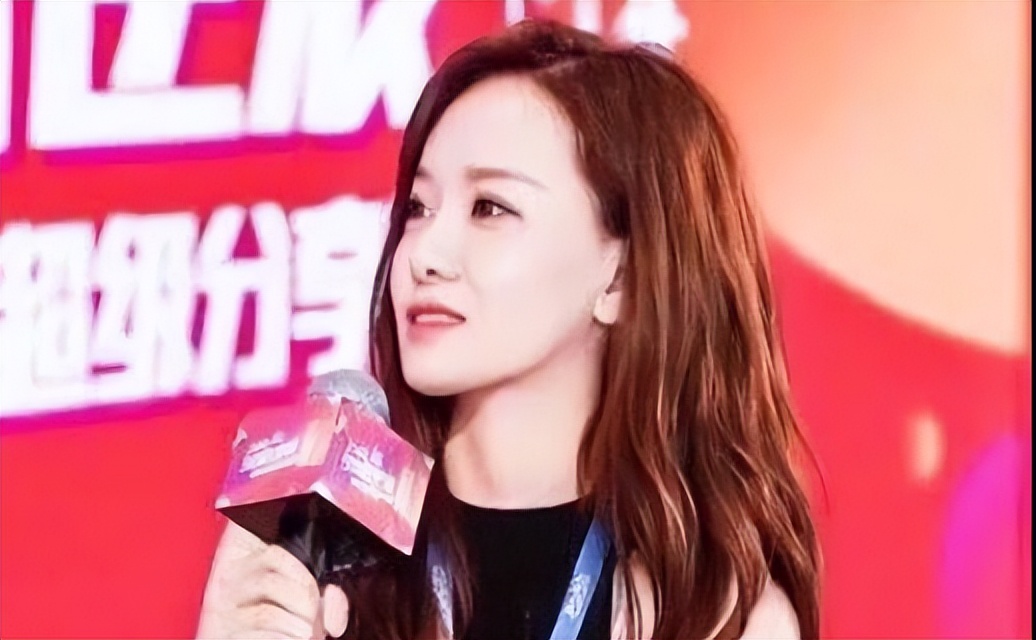 如丧考妣！驻日中国美女记者直播哭泣：安倍晋三对华友好贡献巨大