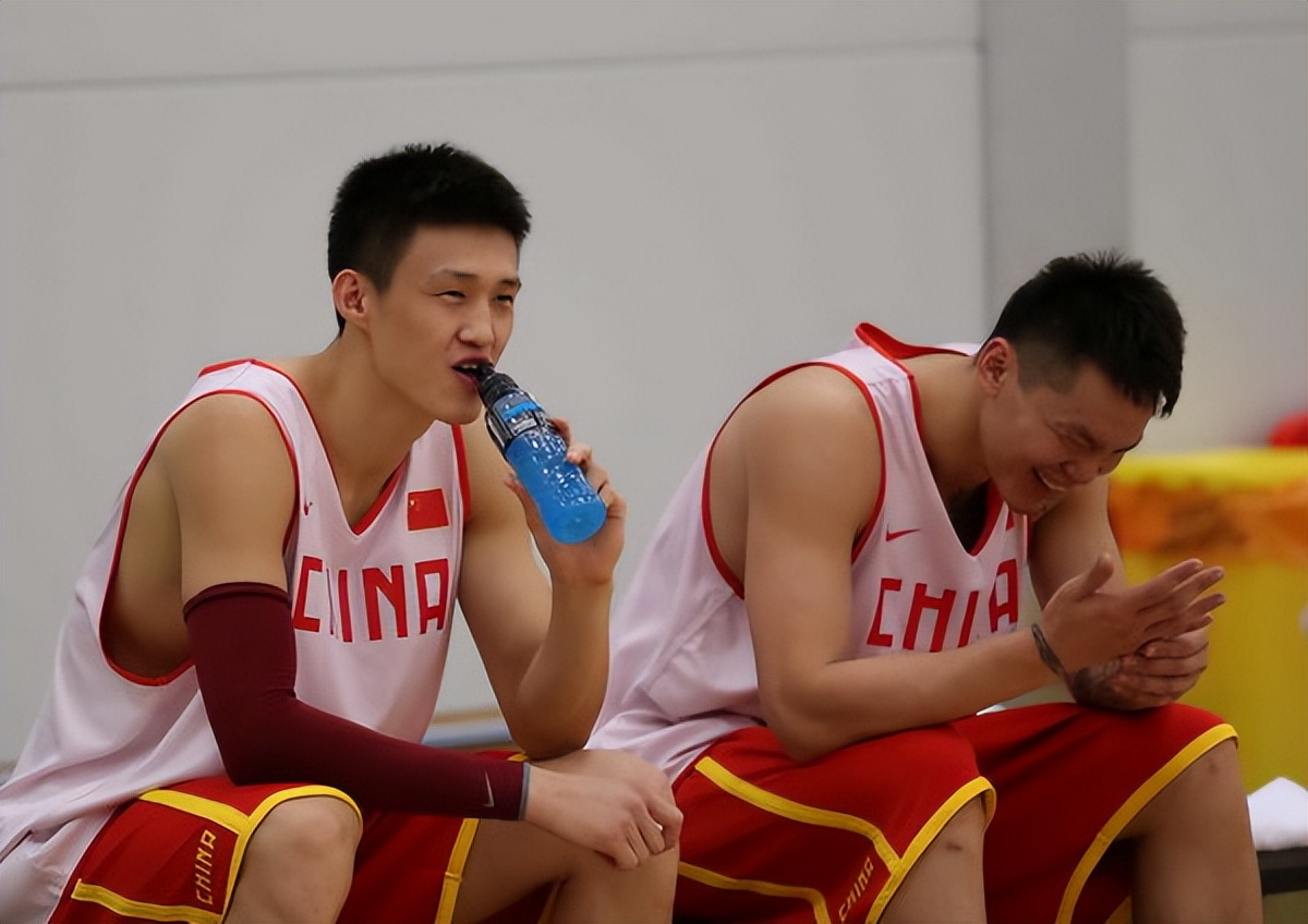 中国男篮之星周琦能接替易建联吗,周琦易建联巅峰对决cba