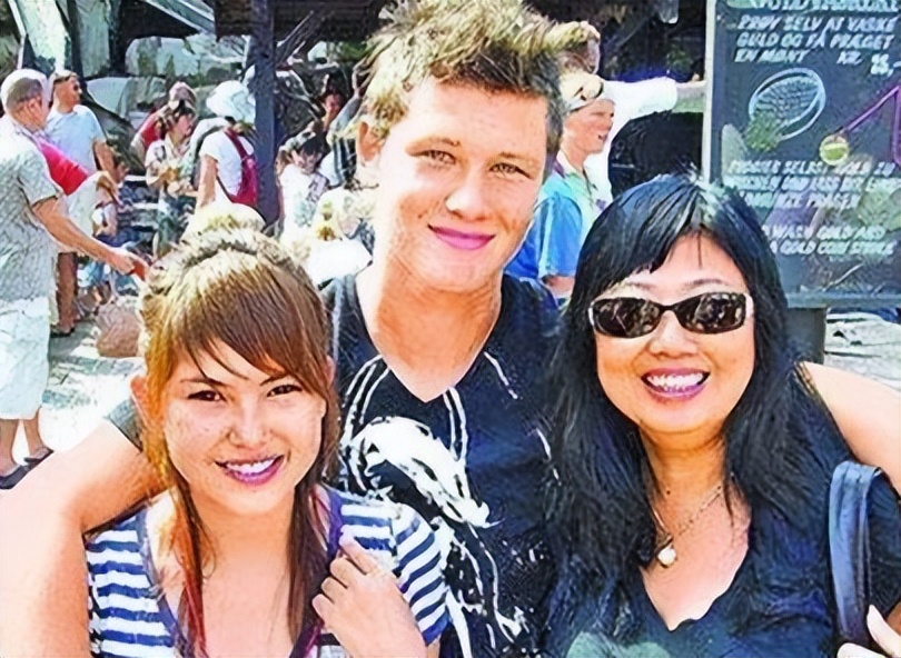 昆凌17岁遇见周杰伦21岁成天王嫂,昆凌17岁就被周杰伦追上视频