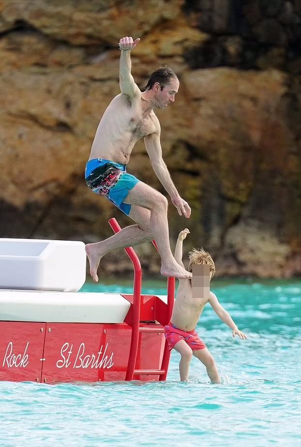 凯特37岁妹妹素颜带娃,威廉凯特带妹妹海边度假