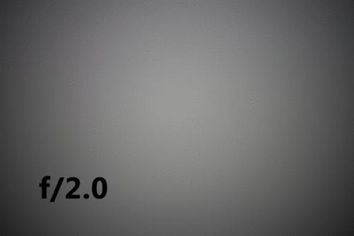 通过各种照明环境下显示器的颜色标准，进行颜色修正和调整均衡性