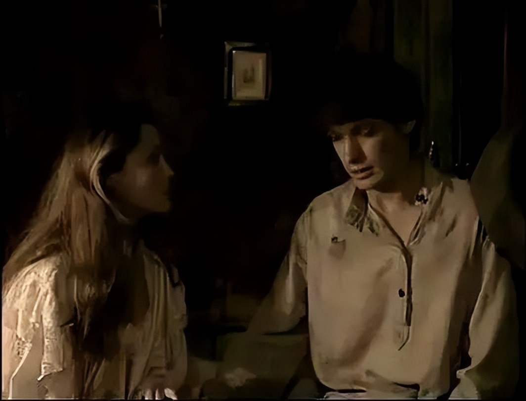 《钢铁是怎样炼成的》冬妮娅独立自由，为何保尔坚持认为她庸俗？